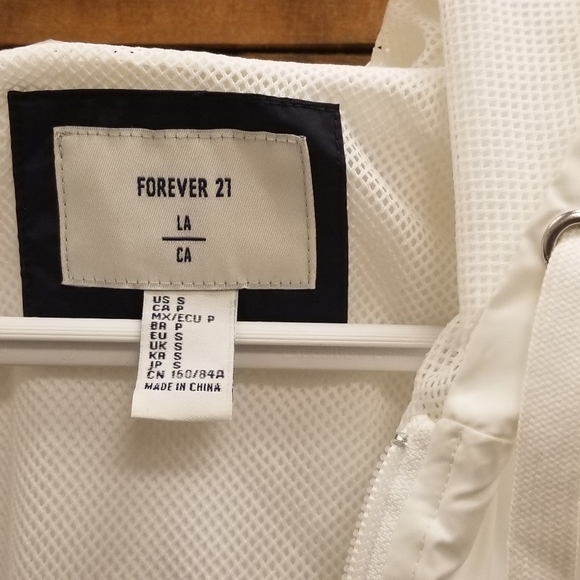 Forever 21 - Rain coat ❗ - Picture 3 of 3